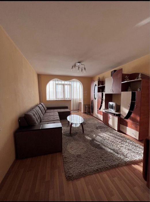 Închiriez apartament