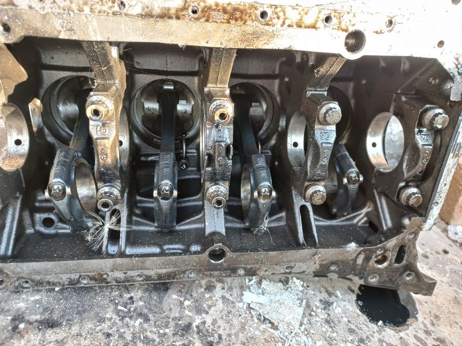 Продам поршень на CDI 611 двигатель