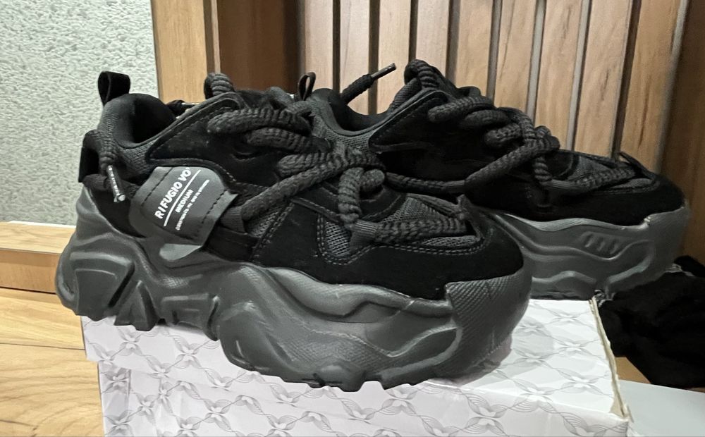 Продам кроссовки на осень/весну