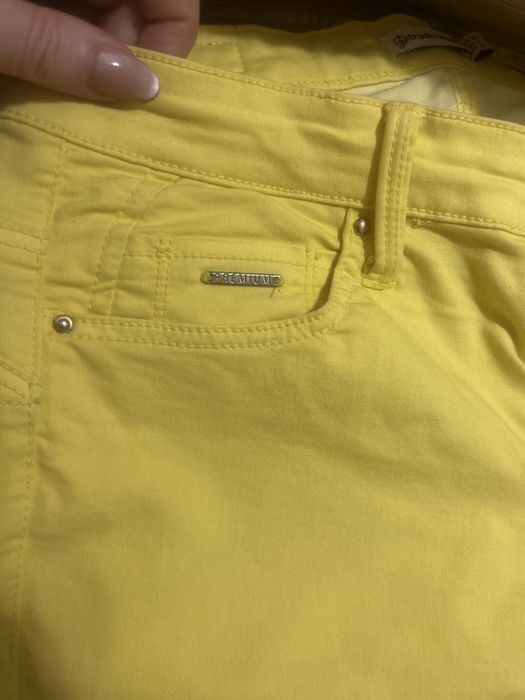 Новые джинсы Stradivarius разм S, с эффектом push up