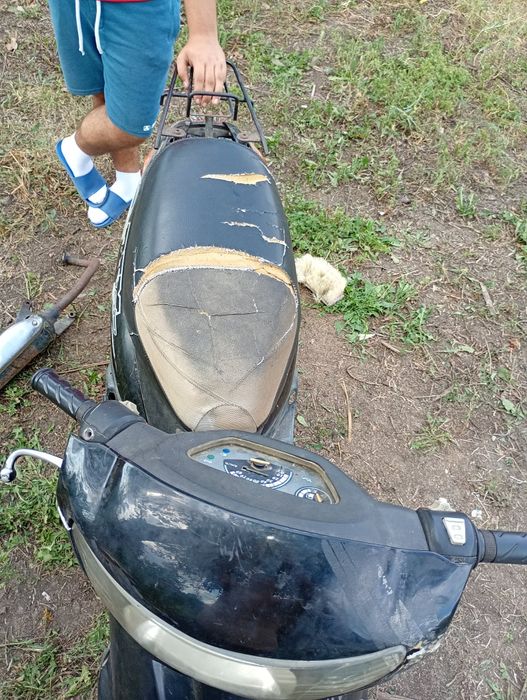 Vând scuter de 49 CC
