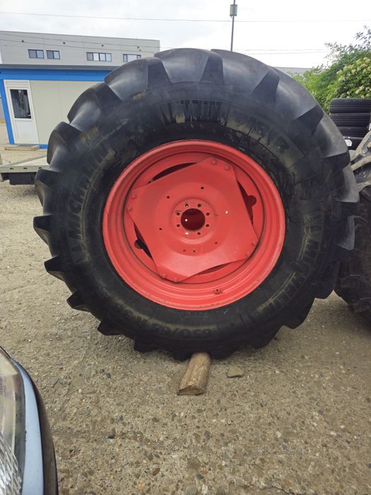 Anvelope 650 65 R 38.