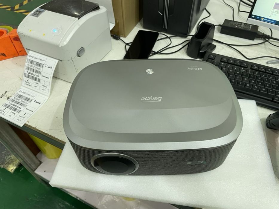 Проектор Everycom hq 10w супер яркий hd 4k projector
