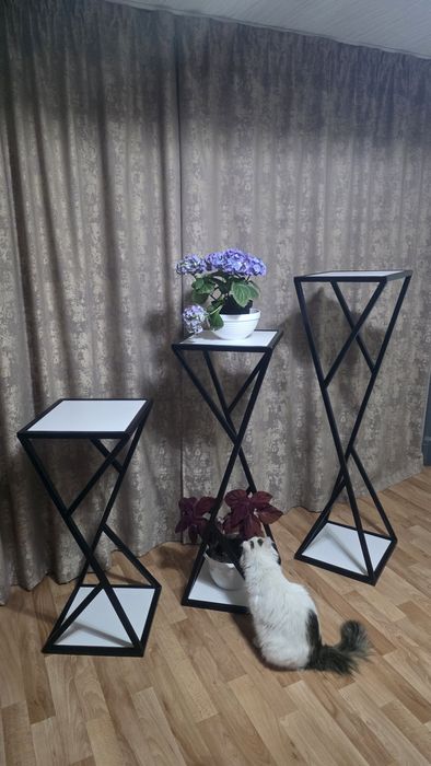 Подставка для цветов и декора