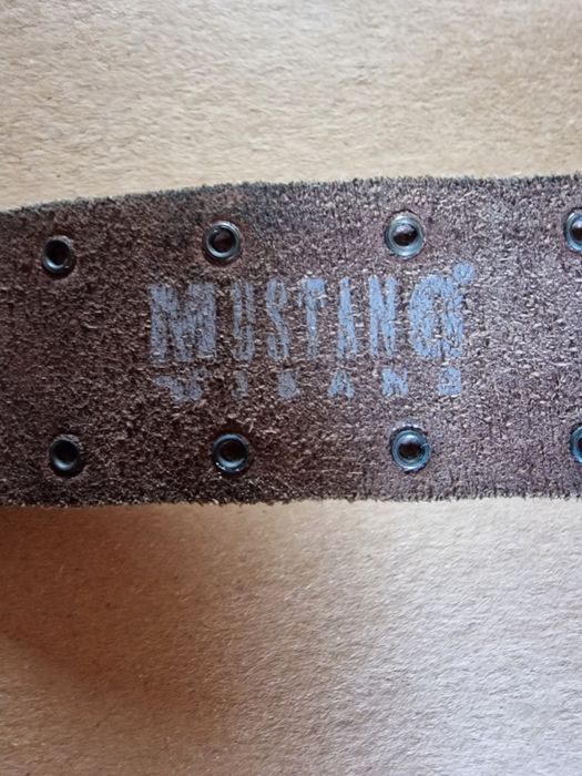 Кожен колан с цвете