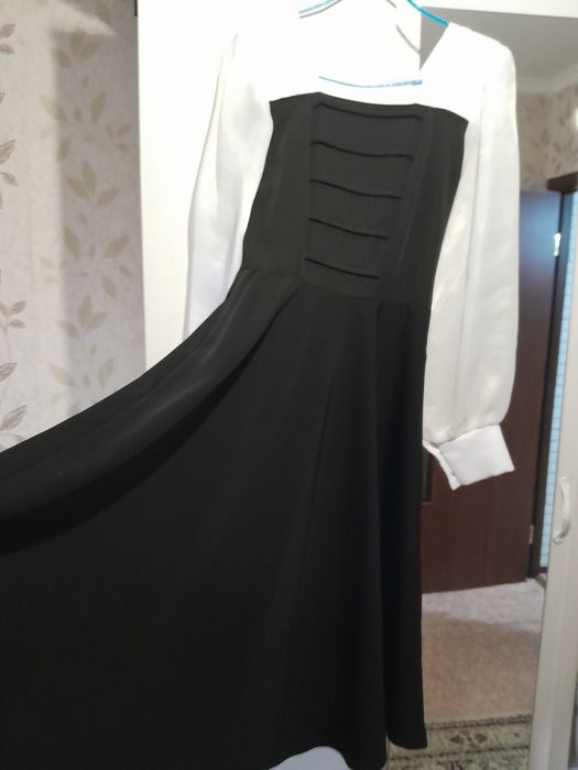 Продается платье школьное