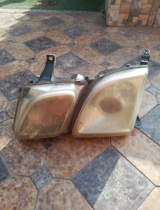 Фары от Lexusa 470.