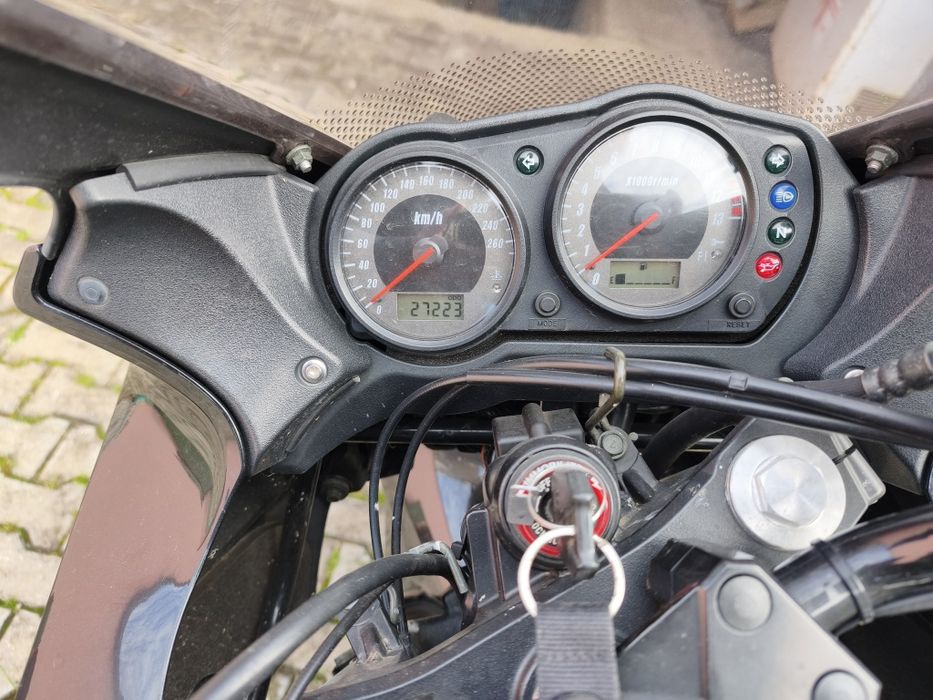 Kawasaki ZR750 Toba sport