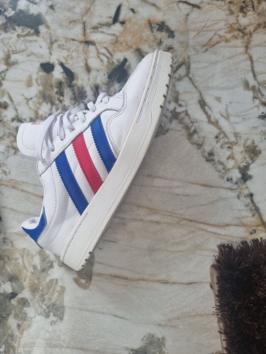 Adidași adidas buni