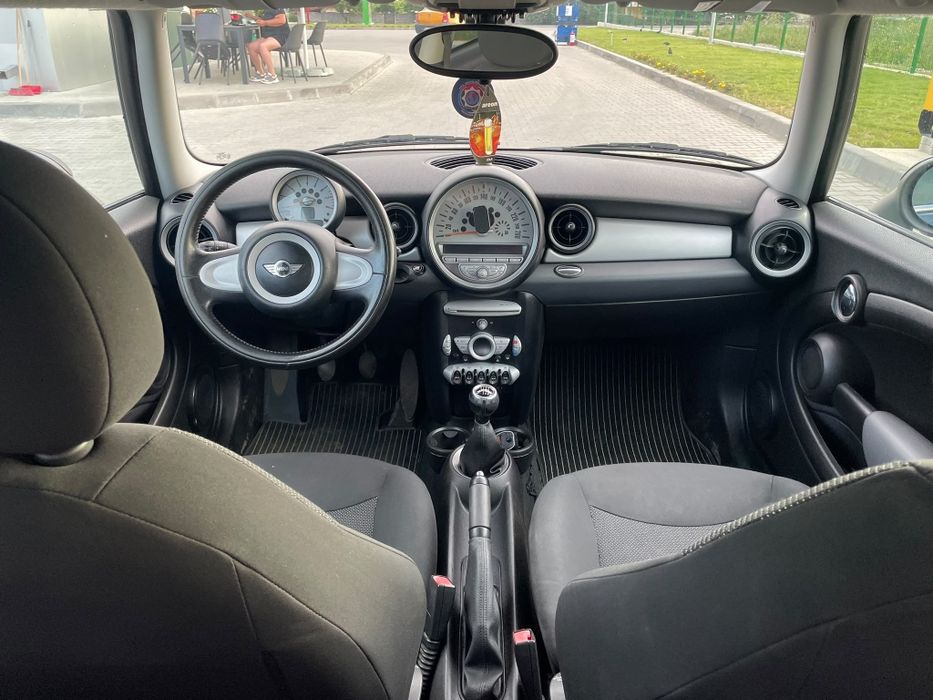 Mini Cooper 1.6 Benzina An Fabricație:2009   Proprietar