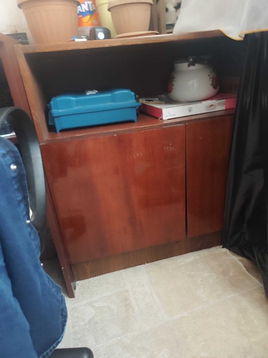 Отдам даром тумбочку и комод