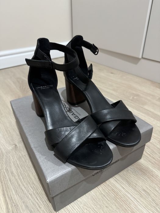 Кожаные босоножки 37 размер