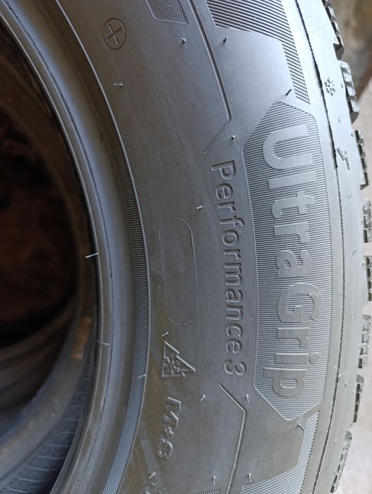 Anvelope de iarnă noi 215 65 17 Goodyear dot 2024