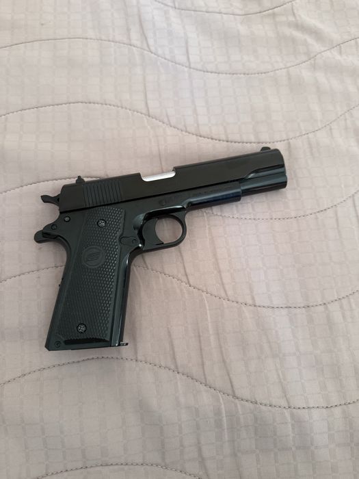 Airsoft пистолет