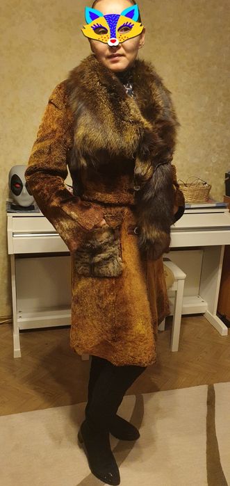 Шубка с лисьим воротником