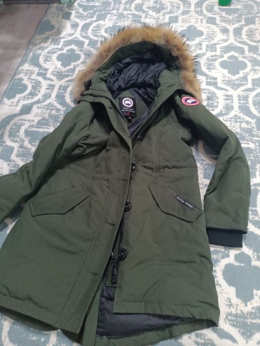 Продам куртку CANADA GOOSE оригинал размер S 42-44