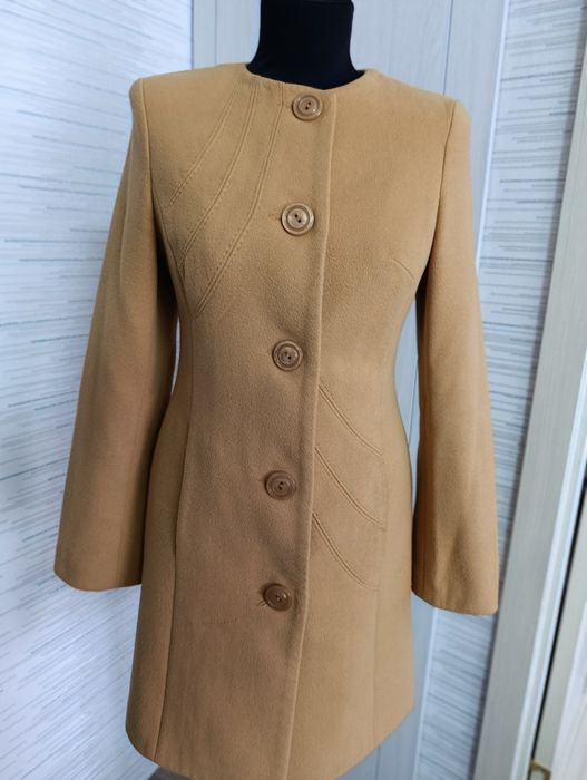 Продам осеннюю женскую одежду