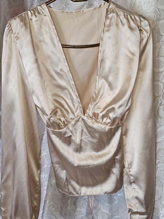 Сатенена блуза с Регулируем гръб