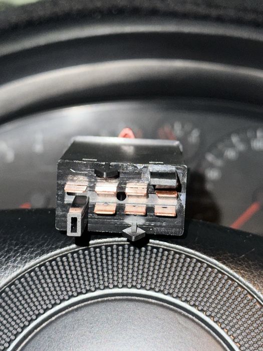 Продам кнопку аварийки для audi