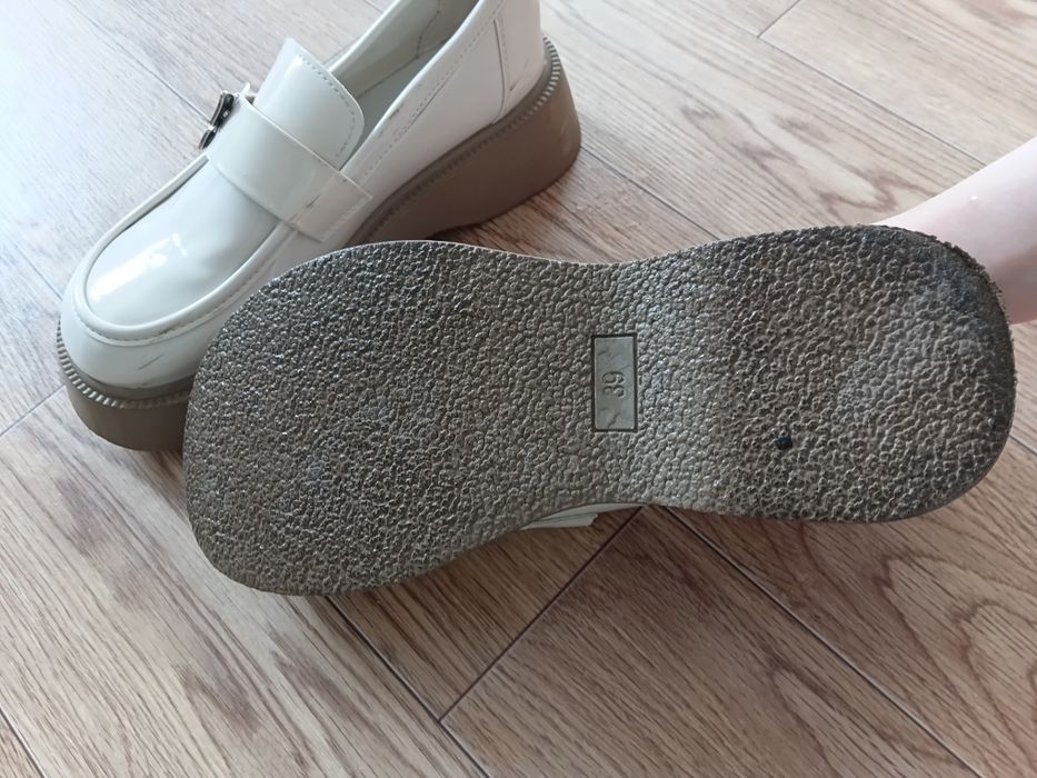 продаю туфли школьные