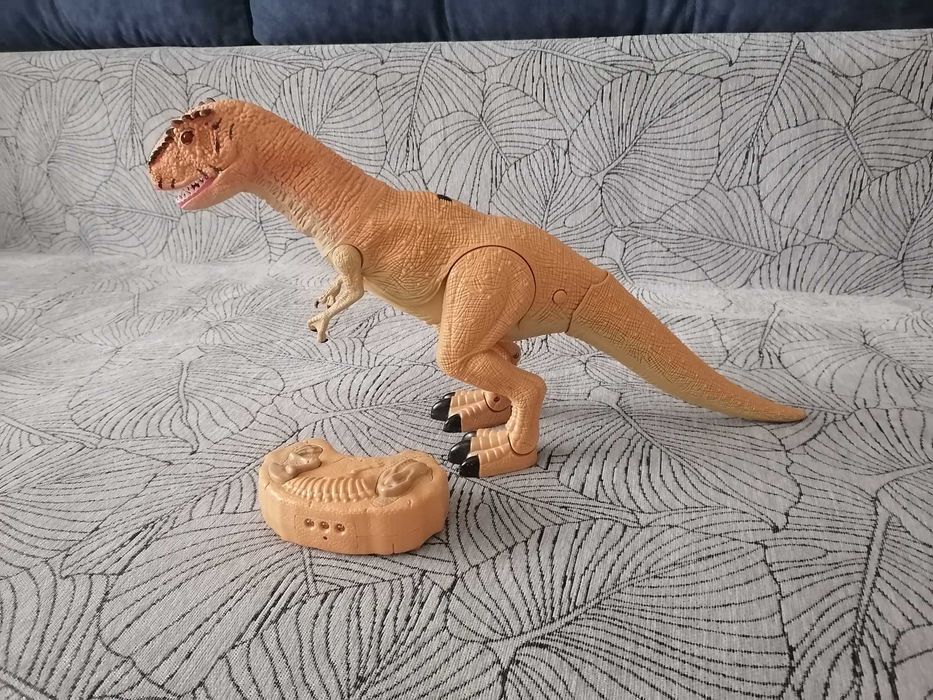 Продам   динозавр