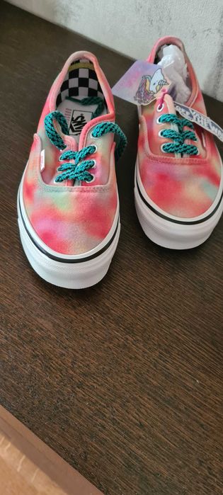 Нови гуменки Vans