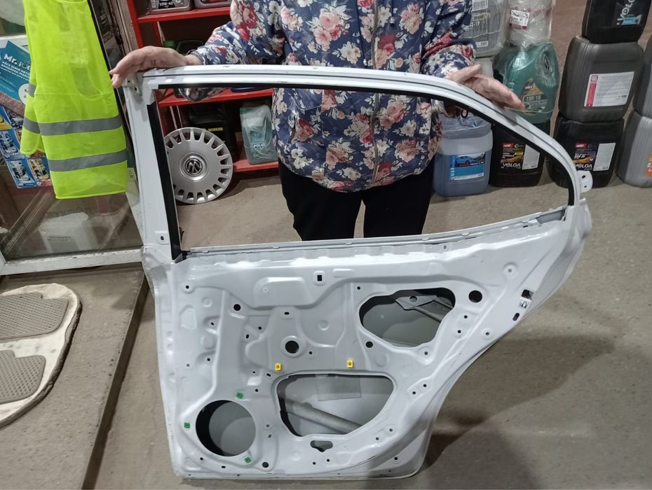 Продам дверь камри 70/75