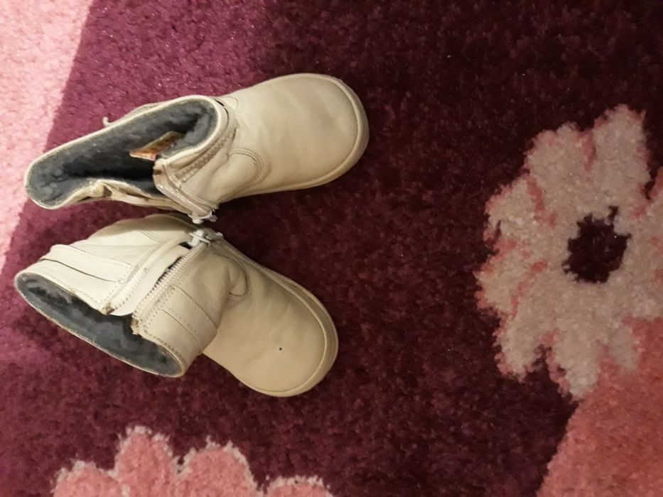 Ghetute bebelusi din piele