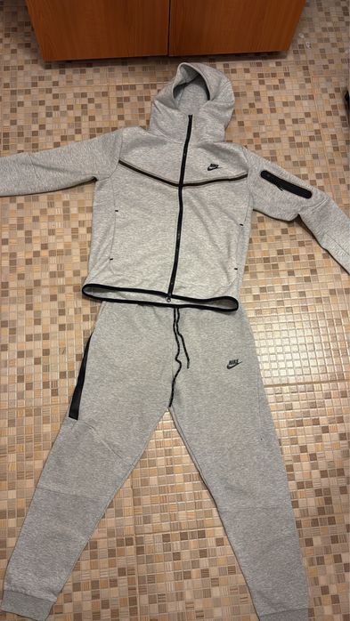 Nike tech gri,nou marimea M