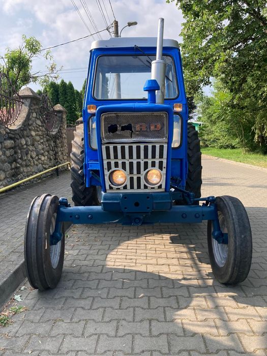 Vând tractor Ford 4000