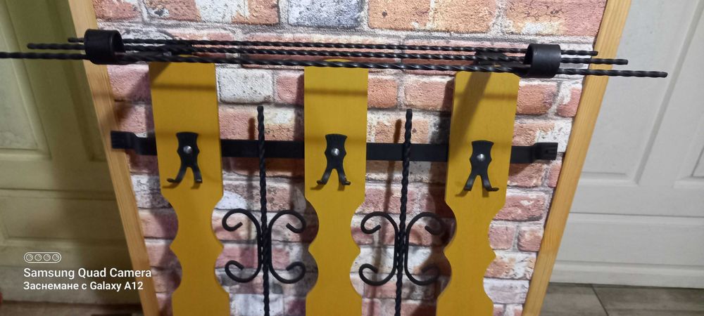 Стенна закачалка-дърво и ковано желязо