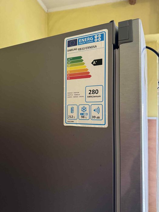 Хладилник с долна камера