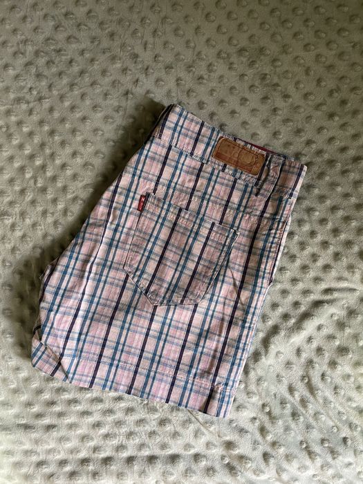 Продаются женские шорты (размер S, подходит на M)