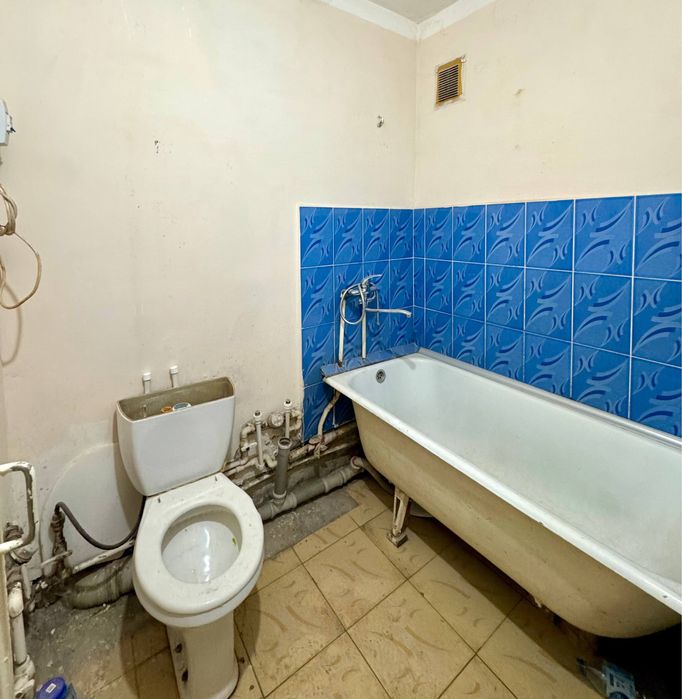 Срочно продаеться 2 комнатная в городе Чирчик раеоне Октяабре бар