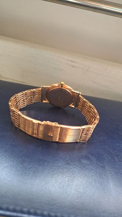 Золотые часы с браслетом