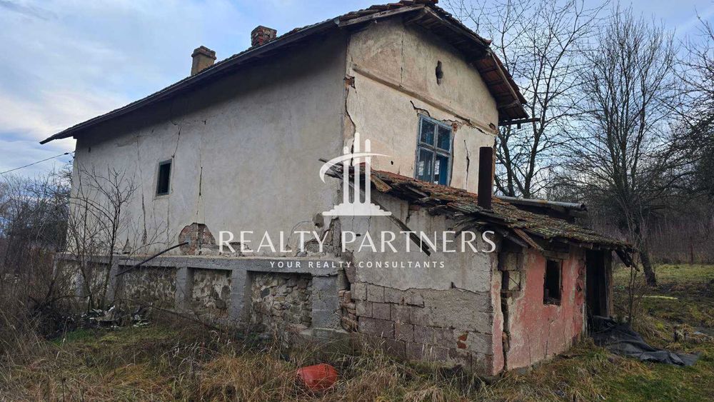 Продава Къща - с. Лесковец, обл. Перник