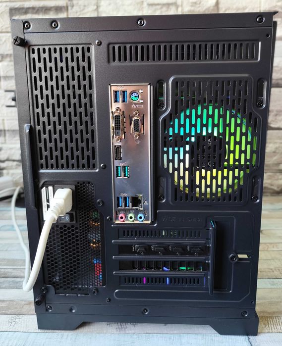 Calculator / PC Gaming AM4 sau Setup complet - Ryzen 5 5600 + RTX 5060 + 16GB RAM + Cadou