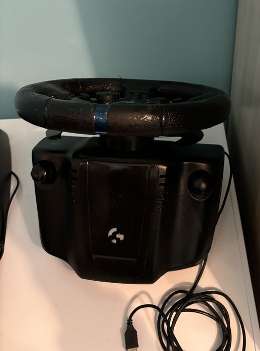 Logitech G923 

Продавам Logitech G923 за PC / PlayS