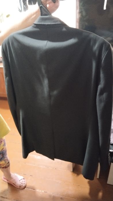 Продам костюм в отличном состоянии, 3 рубашки