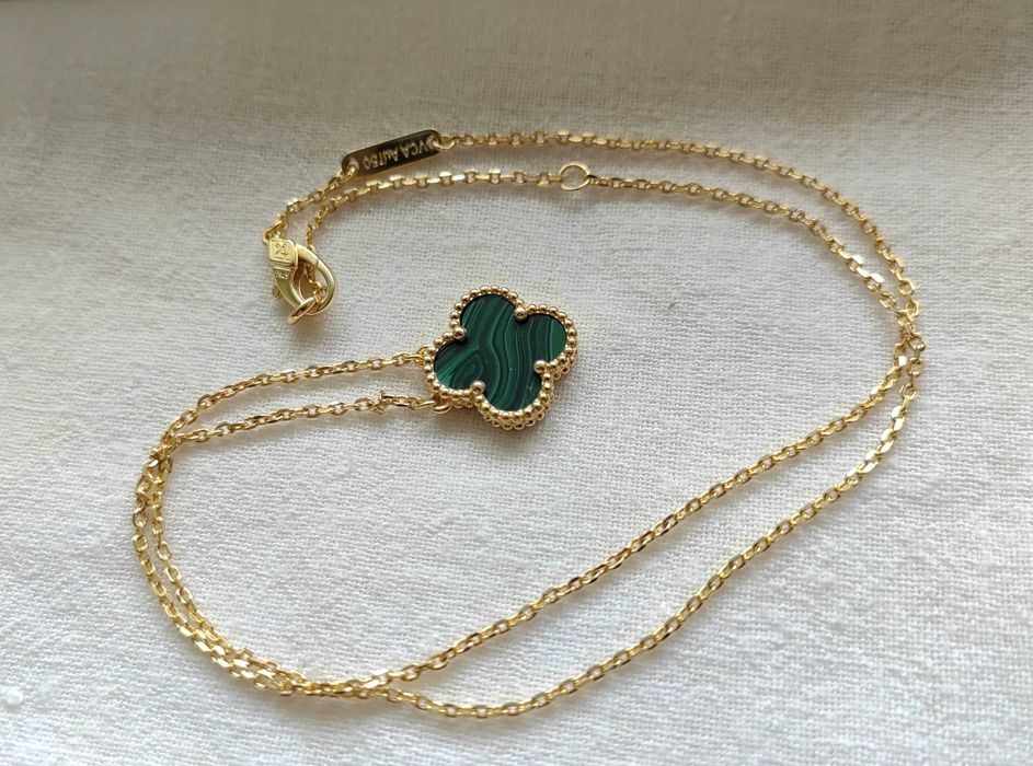 Дамско колие в розово злато с детелина от зелен малахит Van Cleef VCA