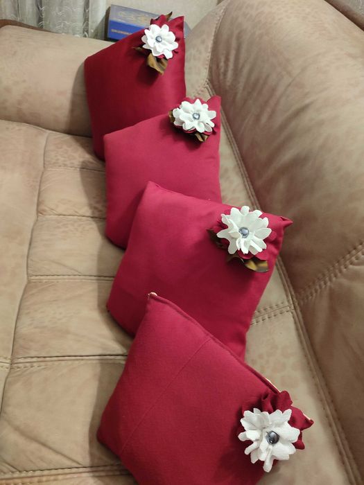 четыре диванные  подушки новые