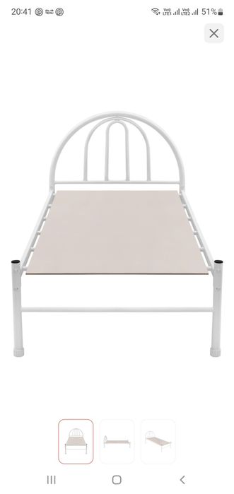 Односпальная кровать с матрасом.