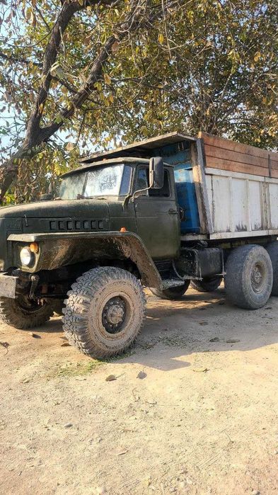 Ural 5557 samosval sotiladi