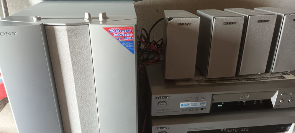 Продавам  спешно ресивър сони