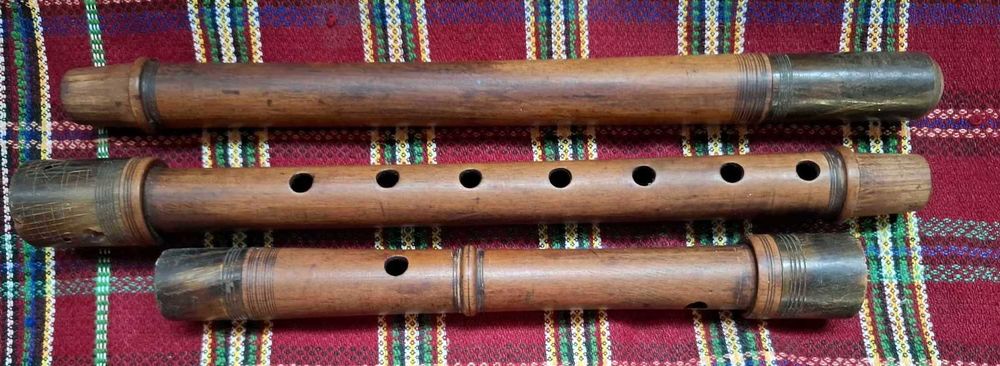 Български триставен кавал.