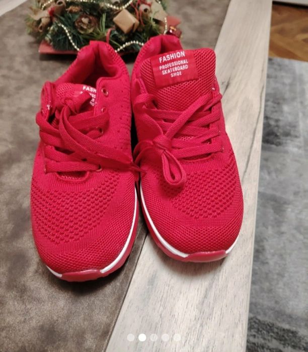 Adidași noi  mărimea 38