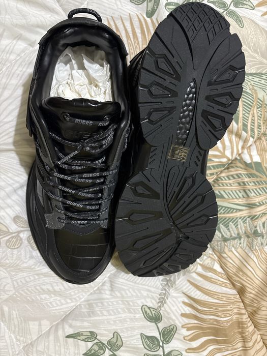 Обувки Guess
