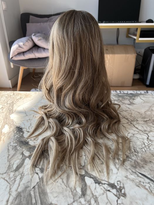 Peruca blond aluna