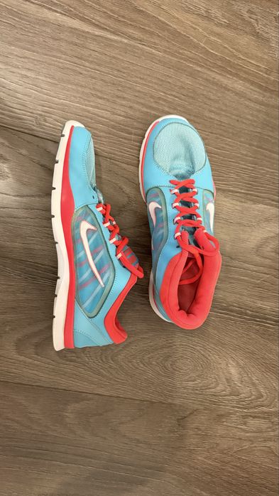 Маратонки Nike 42 Размер