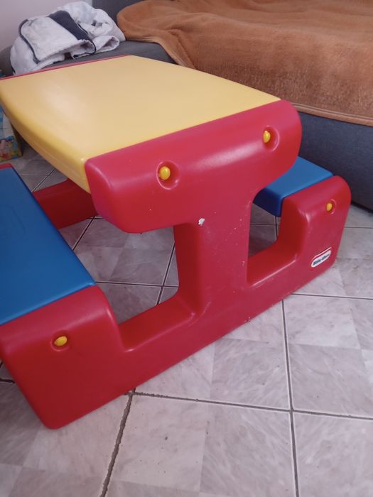 Детска маса с две пейки и Детска къщичка